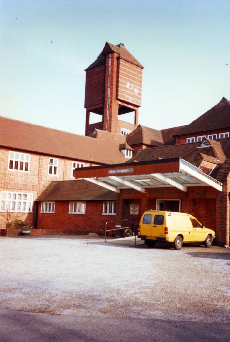 Banstead Woods - Main hospital entrance