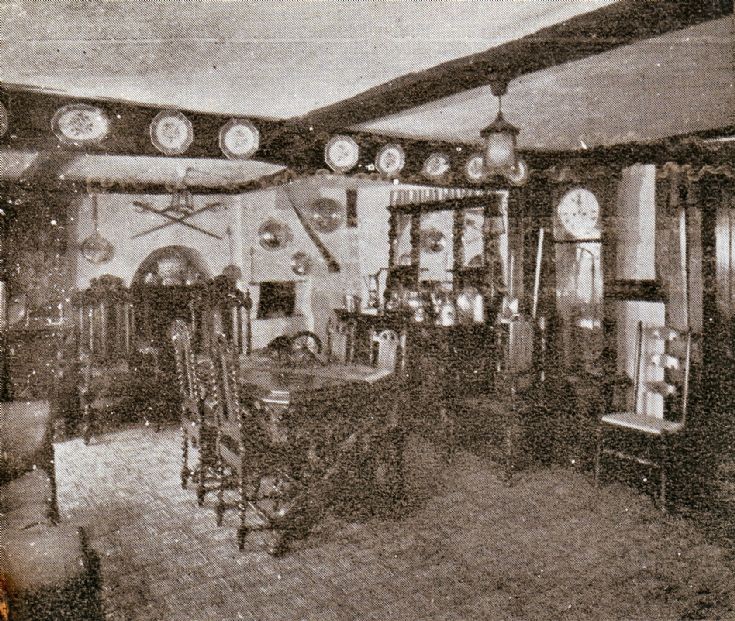 Winkworth Cottage lounge and bread oven