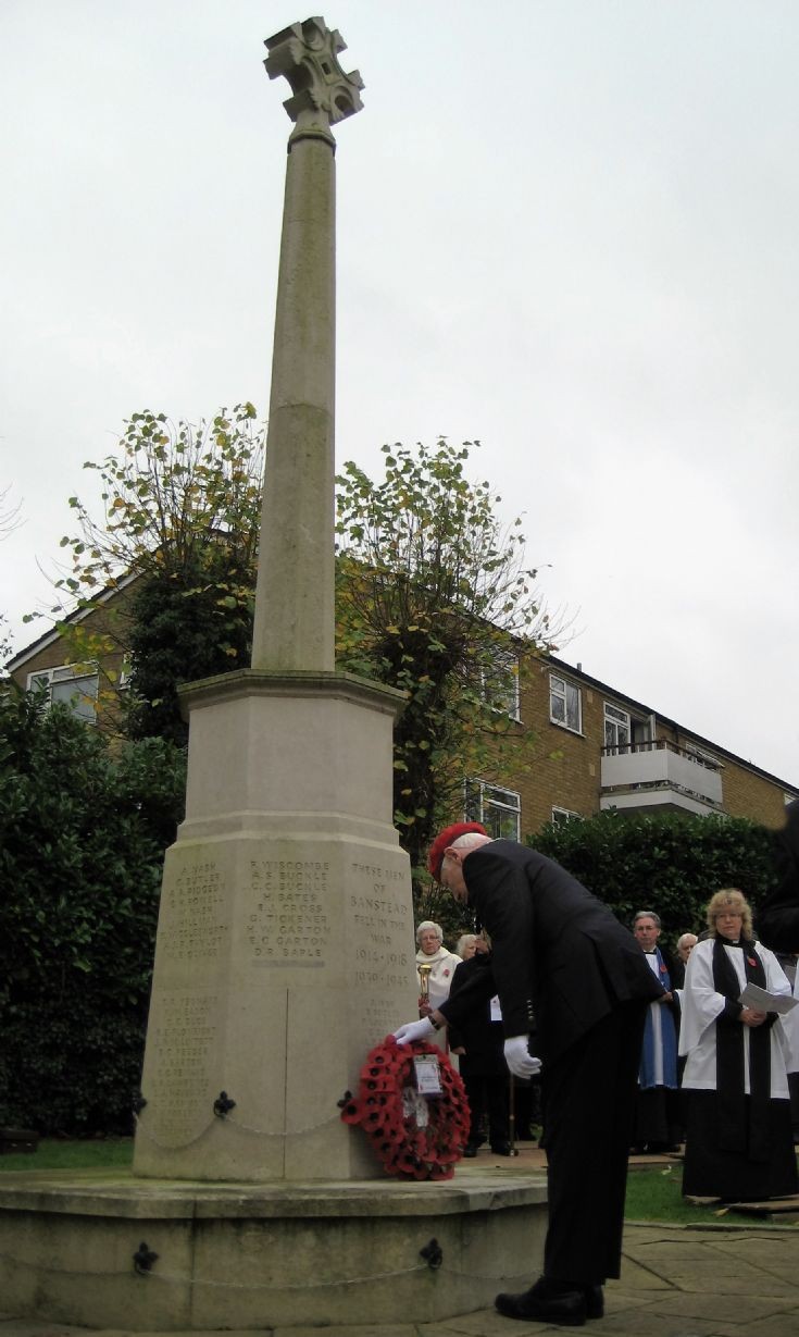 Deputy Mayor lays wreath at Banstead War Memorial