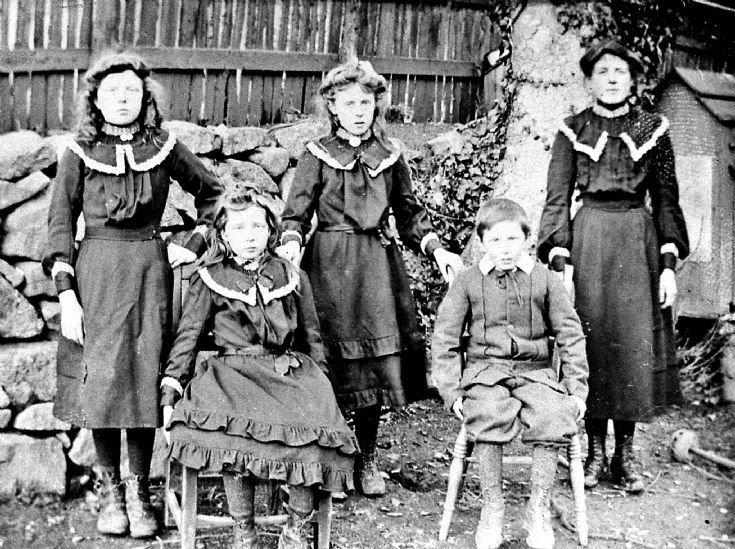 14 Stewart Children at Glenbuchat Mill