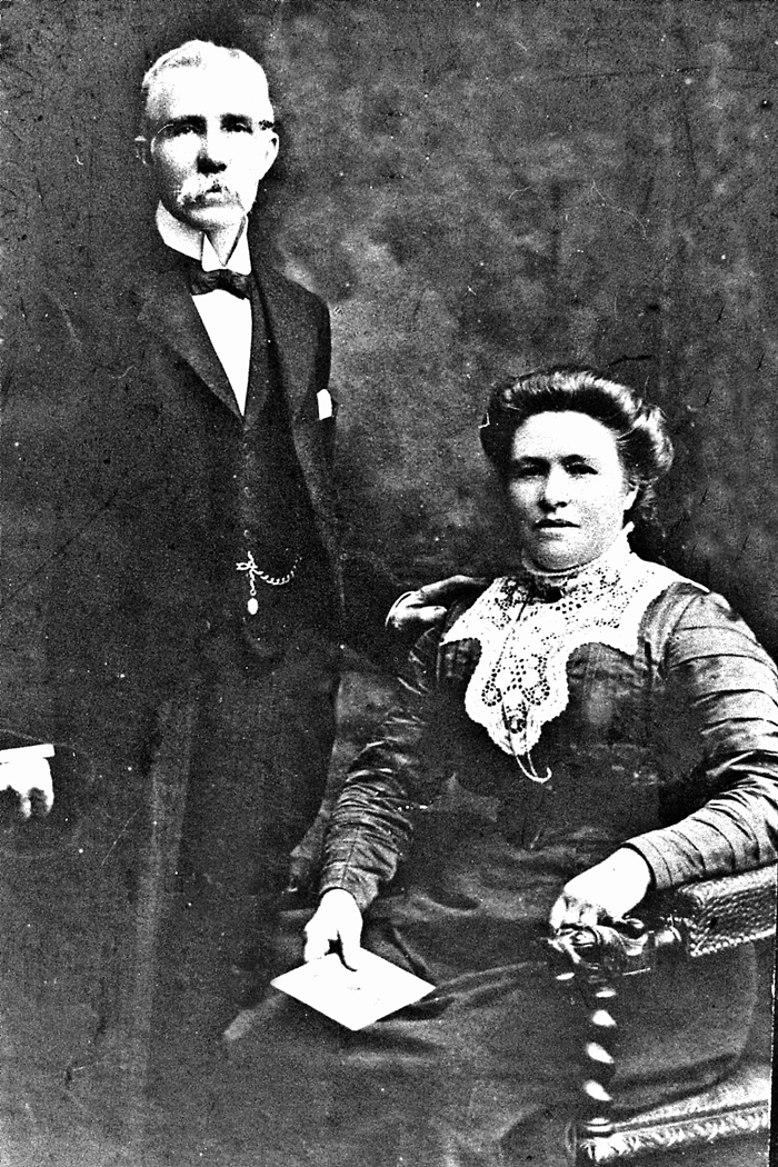 43 Unknown Couple FGlenbuchat