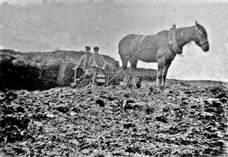 160 Collecting Peats Glenbuchat