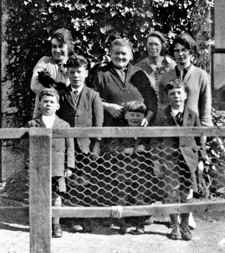 14 Family at Bridge of Buchat Glenbuchat