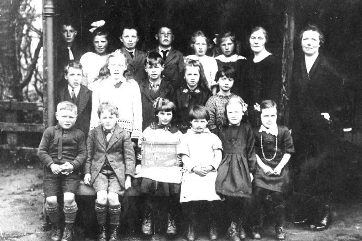 67 Glenbuchat School 1925