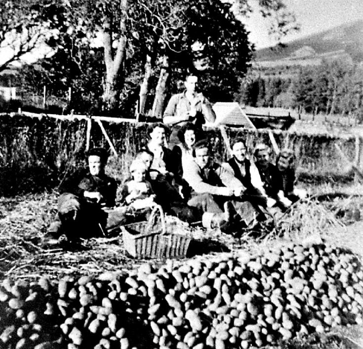 71 Rest while Tattie Picking, Glenbuchat