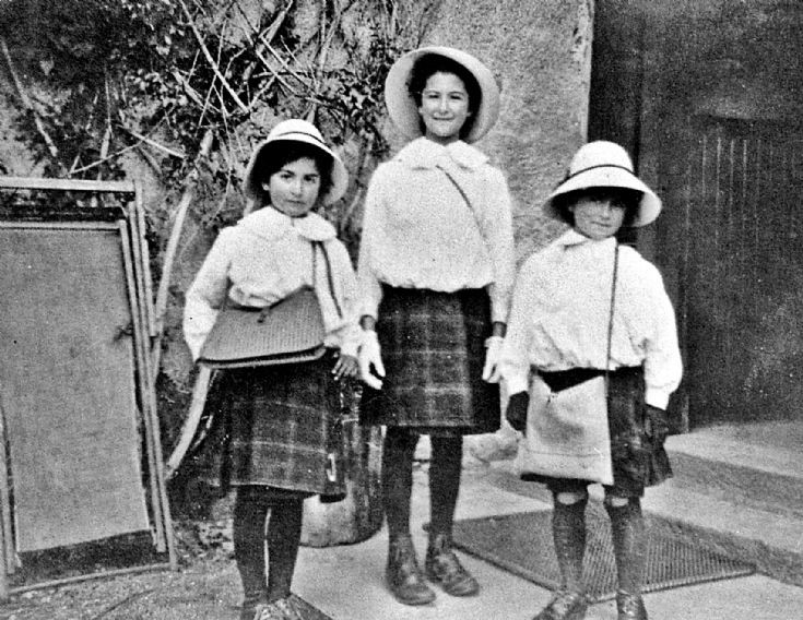 164 Possibly Daughter/s of Dr Howie Strathdon