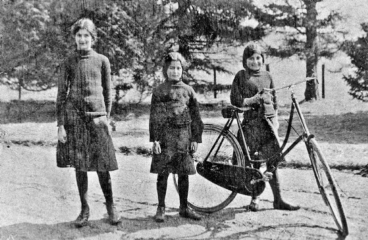 165 Possibly Daughter/s of Dr Howie Strathdon