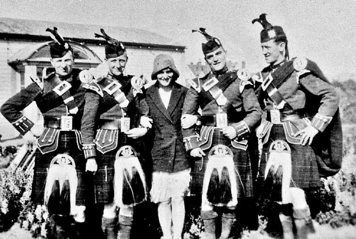 169 Girl and the Highlanders Strathdon
