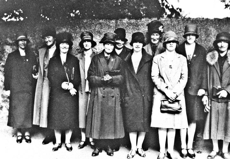174 Ladies Outring c 1920's