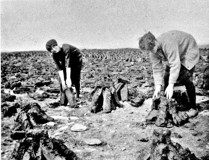 212 Collecing Peats Glenbuchat