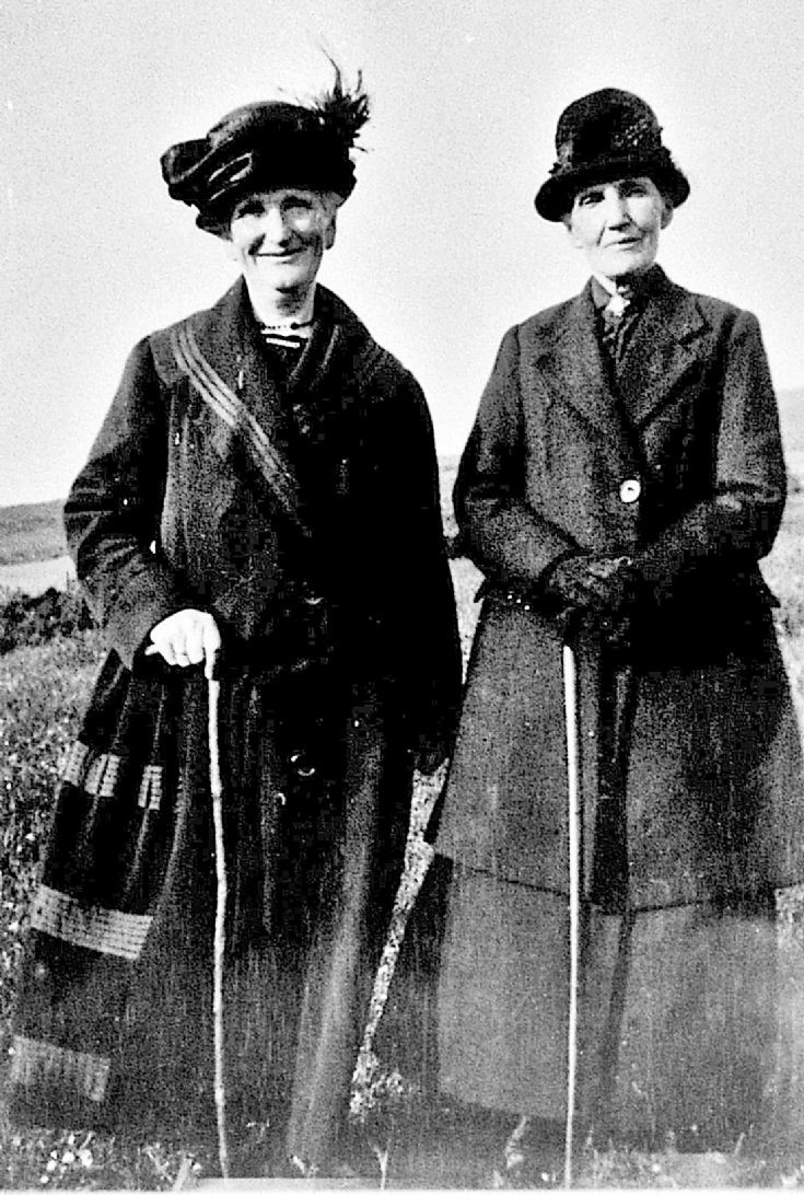 221 Two unidentified ladies