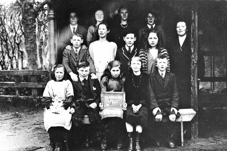 247 Glenbuchat School 1925