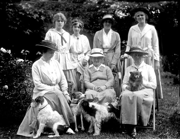 37 Visitors Castle Newe c 1910