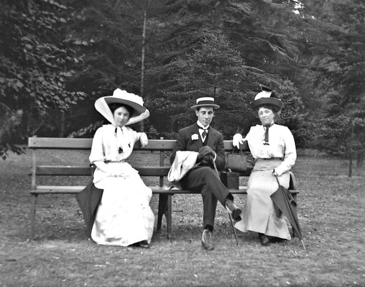 38 Visitors Castle Newe c 1910