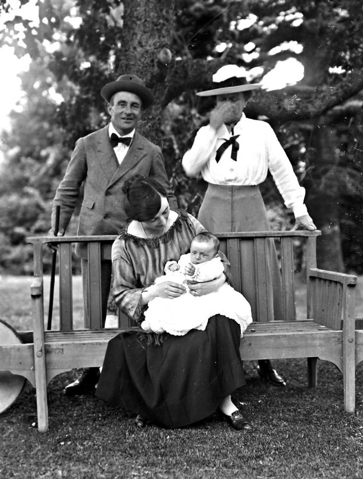 41 Forbes family Photo Castle Newe c 1910