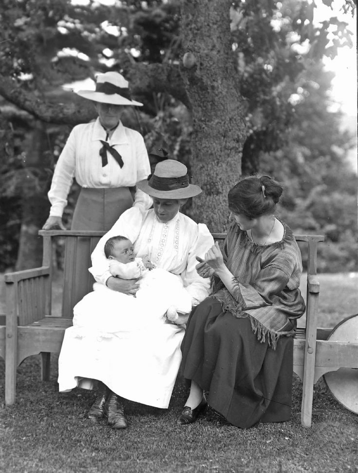 43 Forbes family photo c 1910