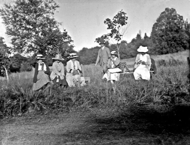 59 Visitors to Castle Newe c 1910