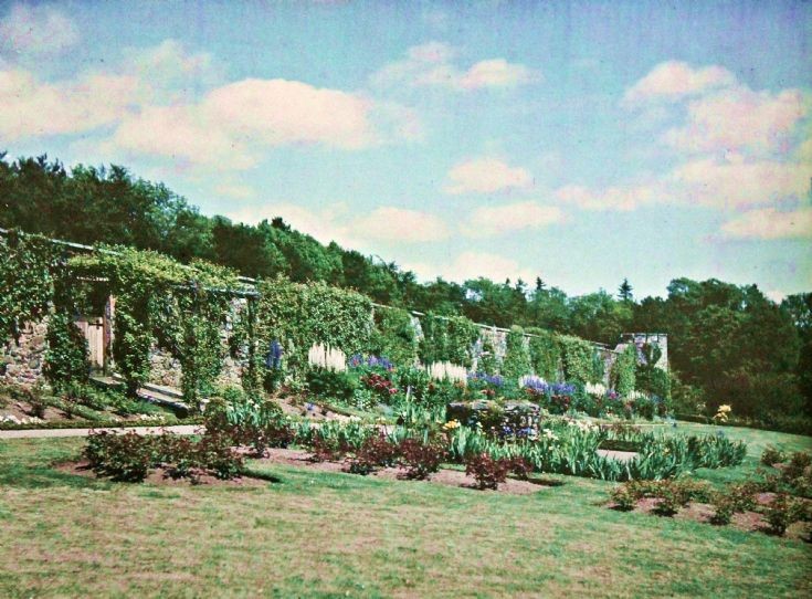 65 Castle Newe Garden c 1910
