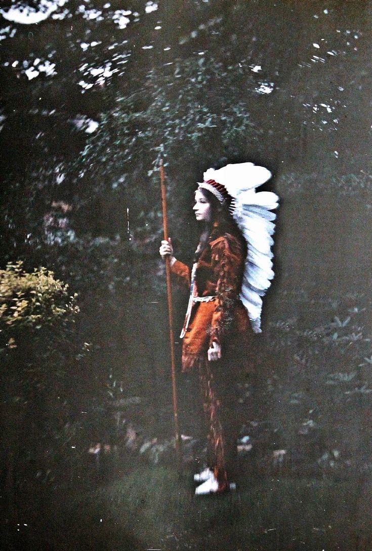 68 Forbes Daughter as RedIndian Castle Newe c 1910