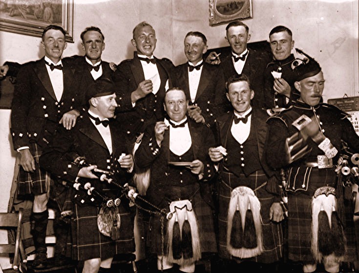 35 Lonach Pipers