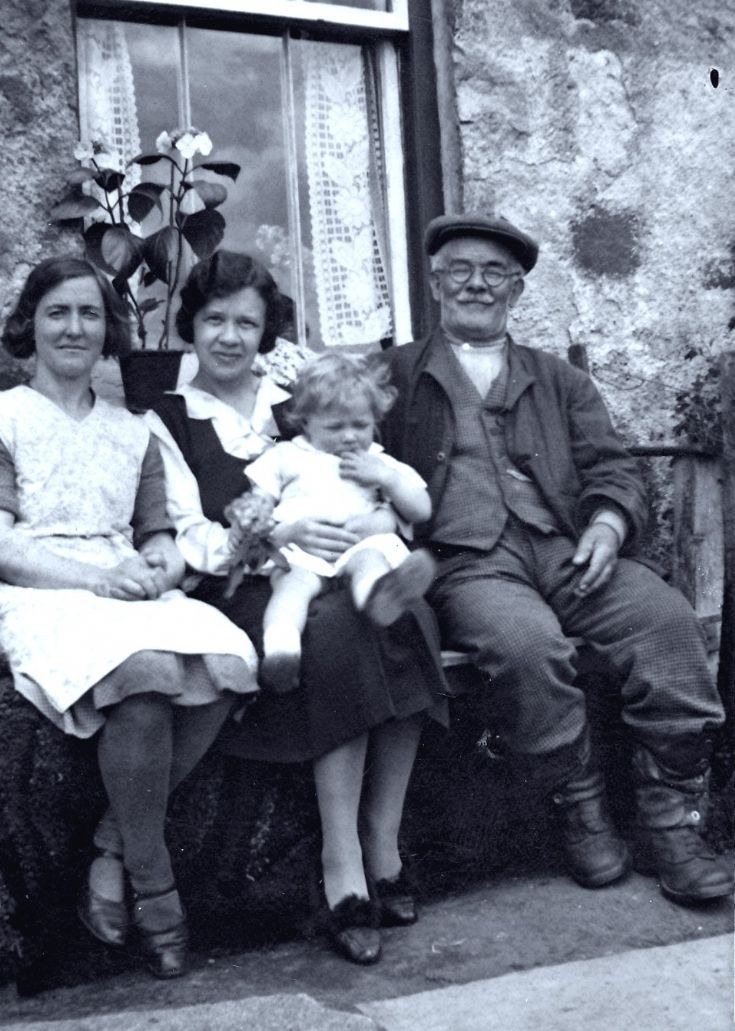 59 Broombrae Family Group