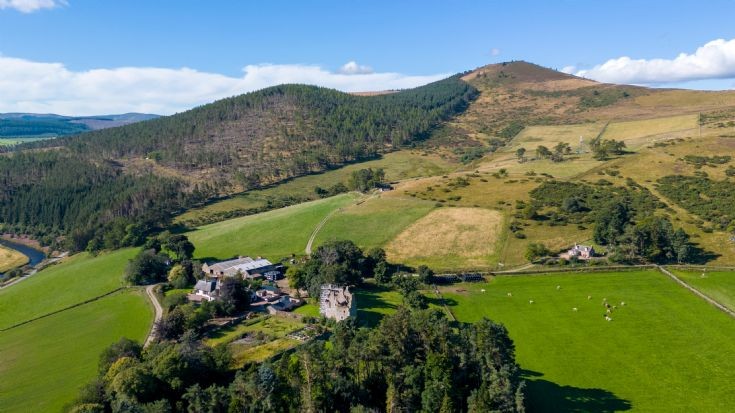 1 Glenbuchat from the air    Glenbuchat Castle