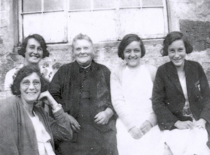 6 Ladies of the Glen