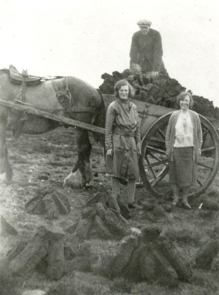 11 Collecting PeatsLeah Davidson and George Hay
