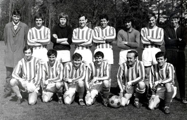 Handcross football team