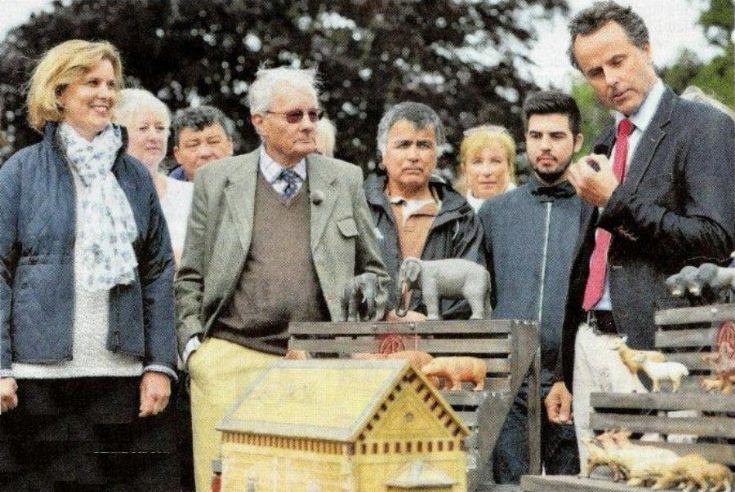 Antiques Roadshow filming in Handcross (2 of 2)