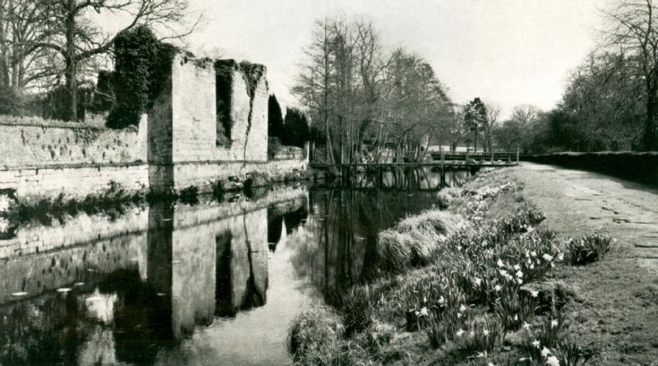 Slaugham Place ruins