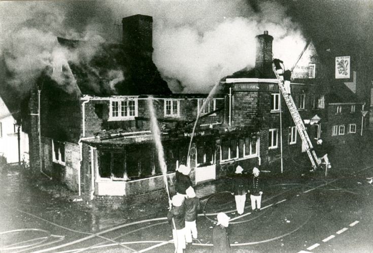 Dramatic fire at the Red Lion, Handcross
