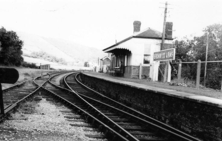 Bronwydd Arms Railway Station