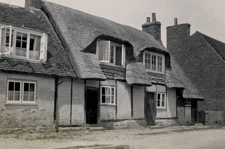Thatched Cottage in Albury