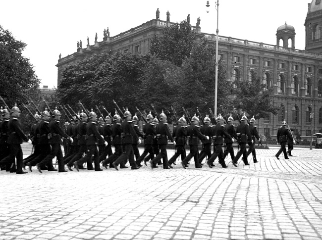 Marching soldiers, Vienna, Austria
