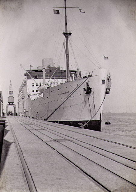 P&O passenger liner RMS Strathnaver at Lisbon
