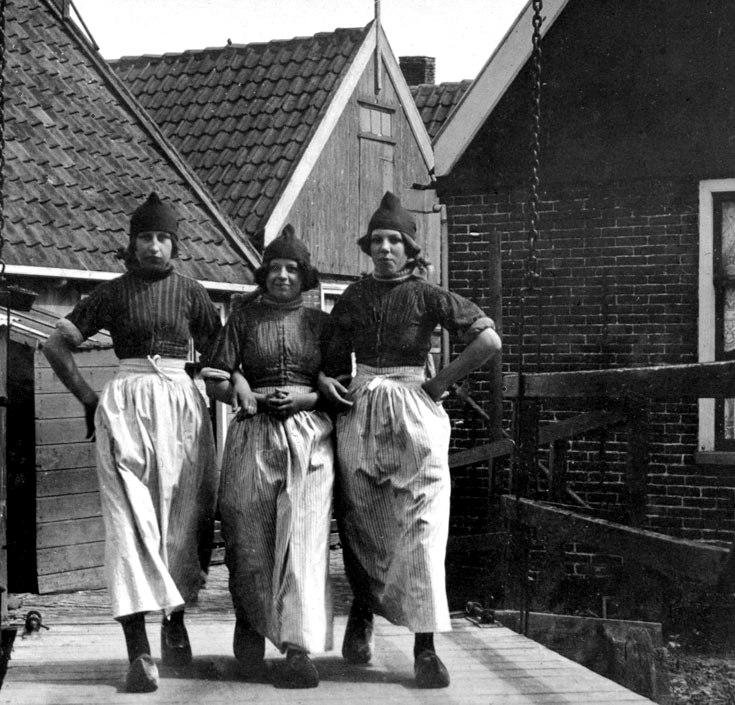 Women in traditional Dutch dress