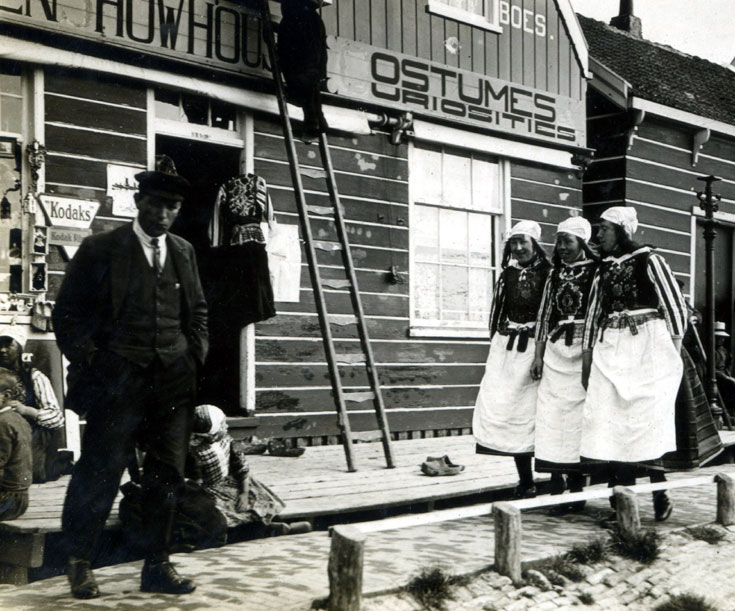 Fancy yourselves in dutch traditional dress?